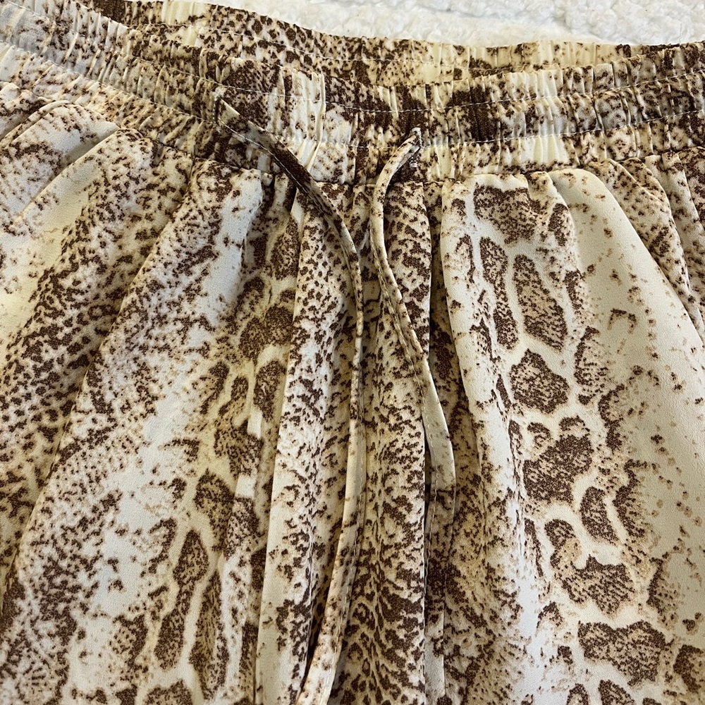 Pretty Little Thing snakeskin print pants - Picture 3 of 10